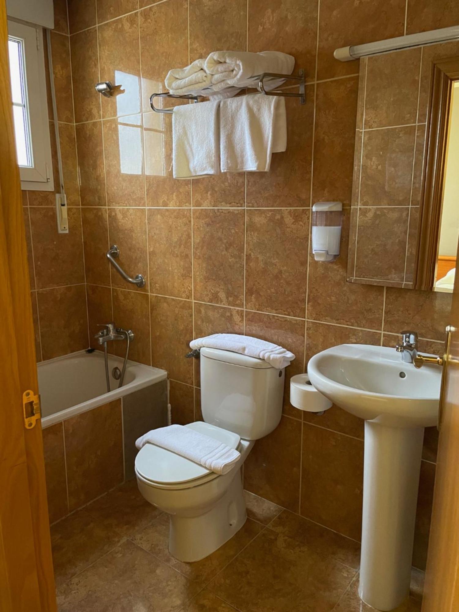 Hostal El Corzo Villafranca Extérieur photo